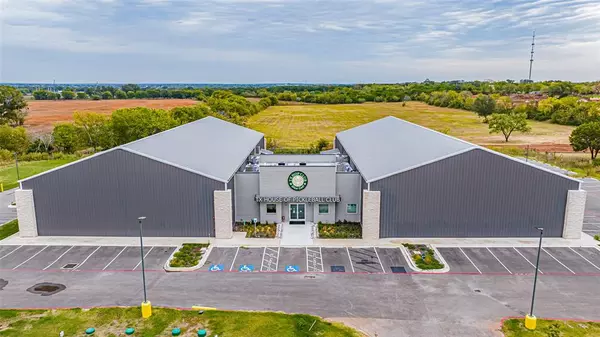 920 Tucker Way, Granbury, TX 76048