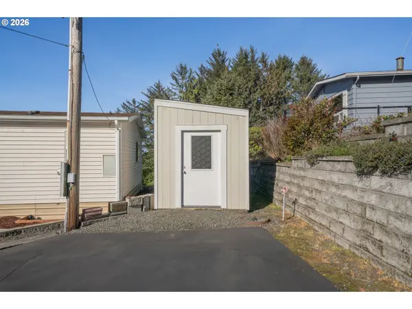 170 GLEN DEE LN, Winchester Bay, OR 97467