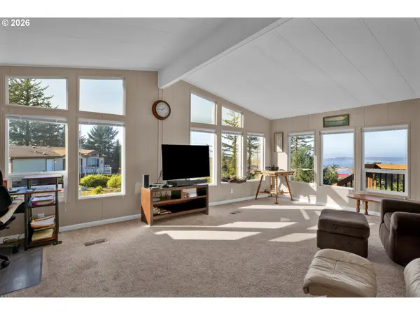 170 GLEN DEE LN, Winchester Bay, OR 97467