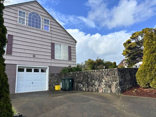 1011 INGERSOLL ST, Coos Bay, OR 97420