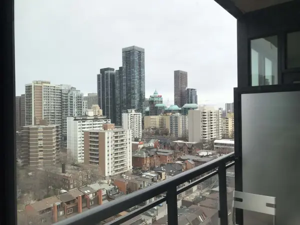 17 Dundonald ST #1402, Toronto C08, ON M4Y 0E4