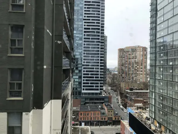 17 Dundonald ST #1402, Toronto C08, ON M4Y 0E4