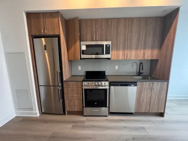 758 Dovercourt RD #603, Toronto W02, ON M6H 2X2