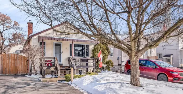 5 Acorn AVE, Toronto W08, ON M9B 3P7