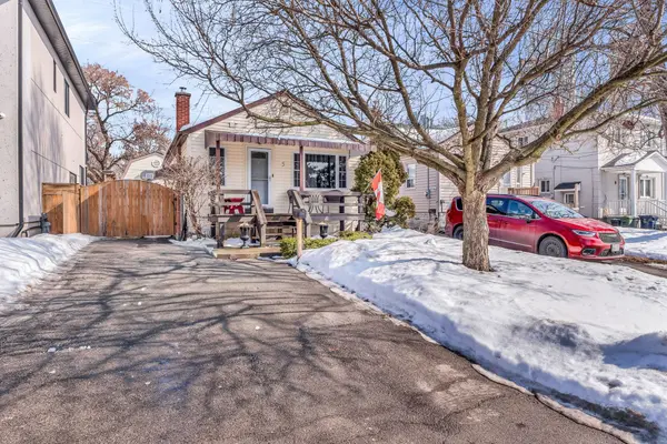 5 Acorn AVE, Toronto W08, ON M9B 3P7