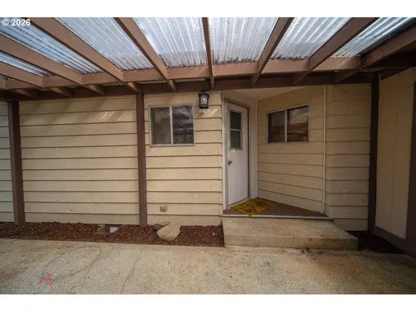 530 MYEENA LOOP, Florence, OR 97439