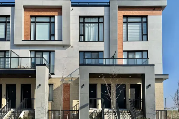 11 Steckley House LN #404, Richmond Hill, ON L4S 0N1