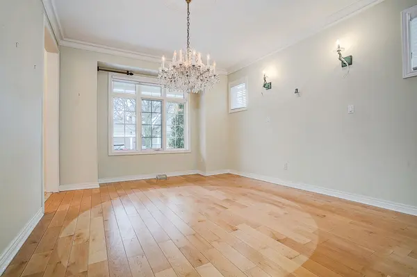 2175 Stavebank RD #8, Mississauga, ON L5C 1T3