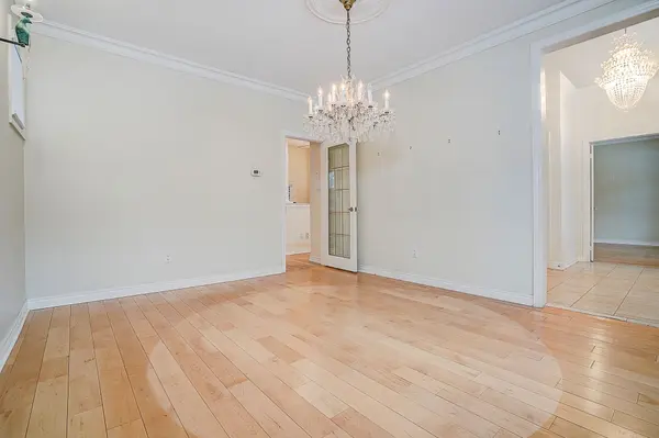 2175 Stavebank RD #8, Mississauga, ON L5C 1T3