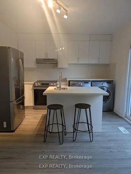 201 Garden AVE, Georgina, ON L4P 2L3