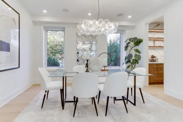 18 Beaverbrook AVE, Toronto W08, ON M9B 2M9