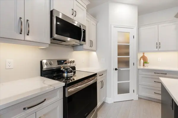 30 Raycroft DR, Belleville, ON K8N 0R4