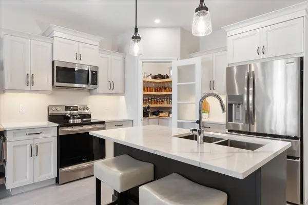 30 Raycroft DR, Belleville, ON K8N 0R4