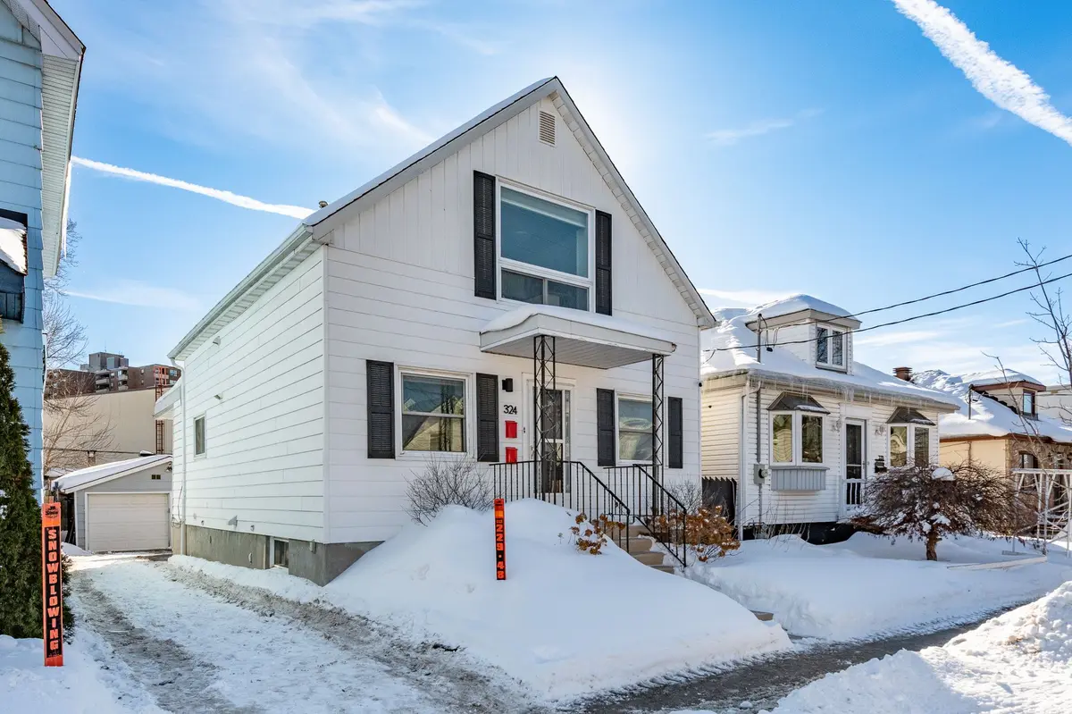 324 Montfort ST, Vanier And Kingsview Park, ON K1L 5N4