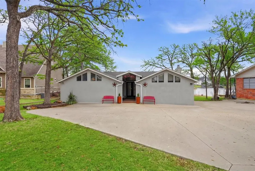 140 Blackfoot Trail, Lake Kiowa, TX 76240