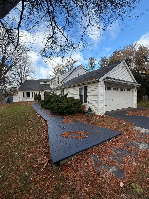 10 Yorkton BLVD, Markham, ON L6C 0J9