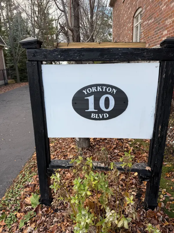 10 Yorkton BLVD, Markham, ON L6C 0J9