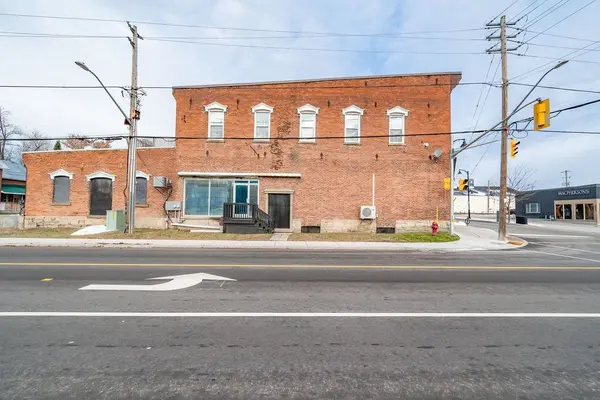 4 Elgin ST W, Arnprior, ON K7S 1N3