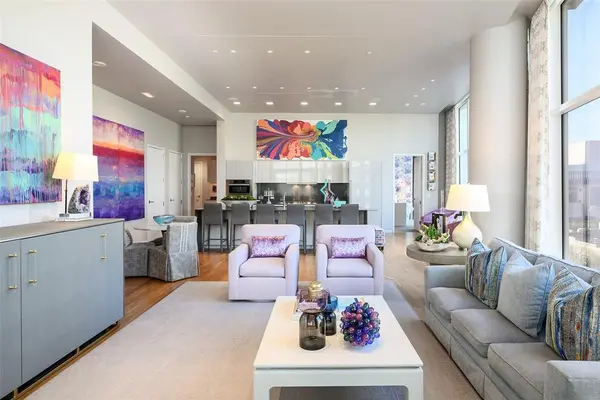 Dallas, TX 75201,1918 Olive Street #402