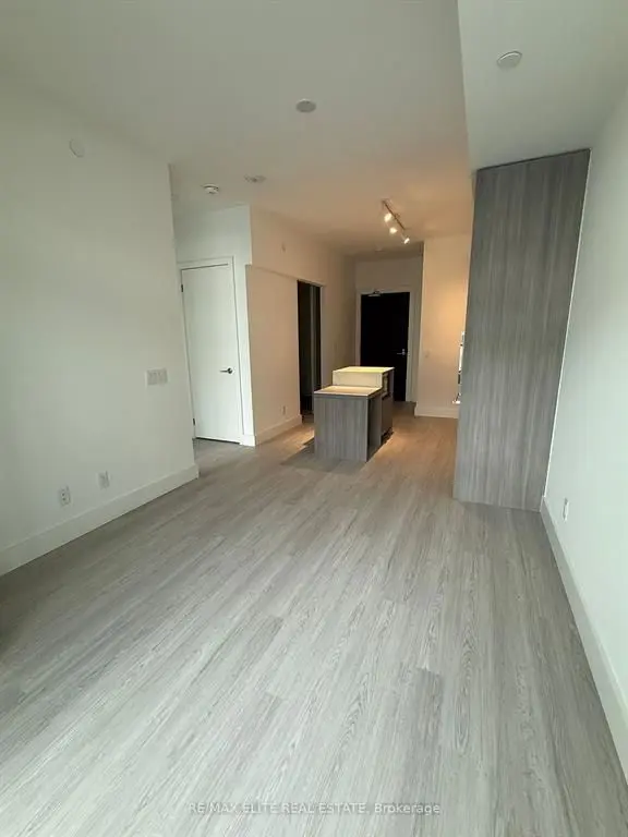 6 Greenbriar RD #326, Toronto C15, ON M2K 0H6