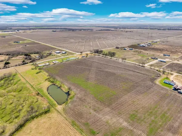 1920 Moseley Road, Ennis, TX 75119