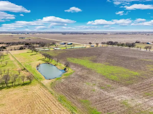 1920 Moseley Road, Ennis, TX 75119