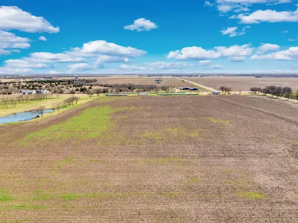 1920 Moseley Road, Ennis, TX 75119