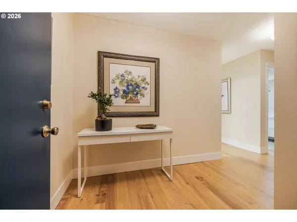 200 OSWEGO SUMMIT, Lake Oswego, OR 97035