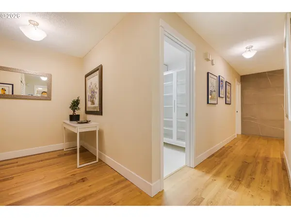 200 OSWEGO SUMMIT, Lake Oswego, OR 97035