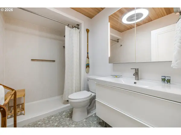 200 OSWEGO SUMMIT, Lake Oswego, OR 97035