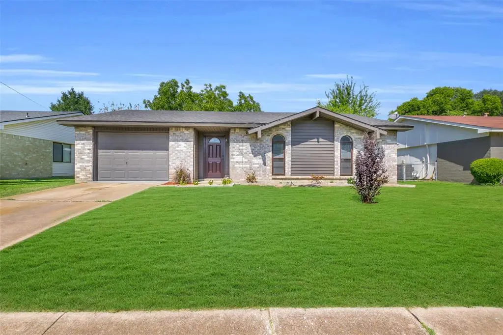 710 Country Lane, Grand Prairie, TX 75052