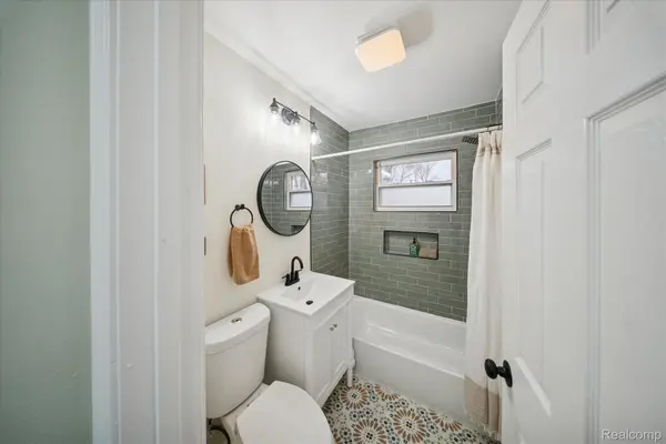 17326 Kentfield ST, Detroit, MI 48219