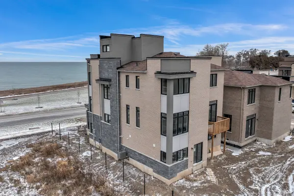 275 Port Darlington RD, Clarington, ON L1C 4B1