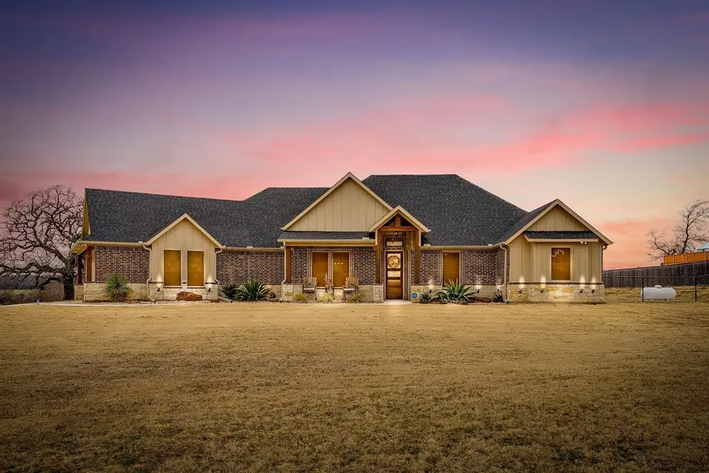 8895 Hutcheson Hill Road, Springtown, TX 76082