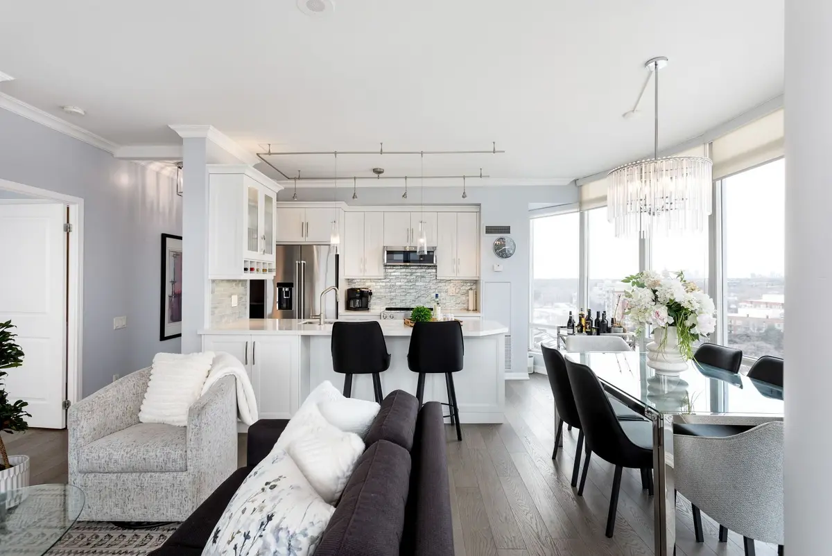 15 Windermere AVE #1205, Toronto W01, ON M6S 5A2