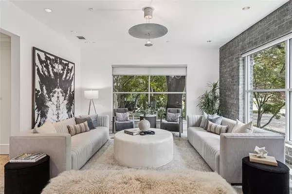 Dallas, TX 75248,6007 Club Oaks Drive