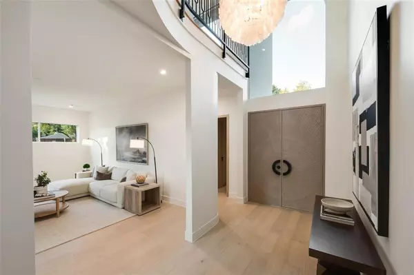 Dallas, TX 75220,3904 Rochelle Drive