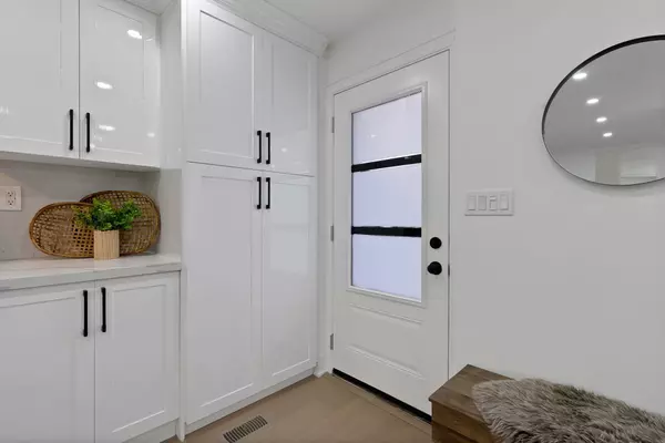 Toronto E03, ON M4J 4G8,40 Leroy AVE