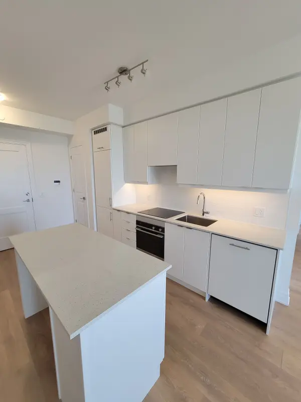 30 Elm DR W #3502, Mississauga, ON L5B 0N6