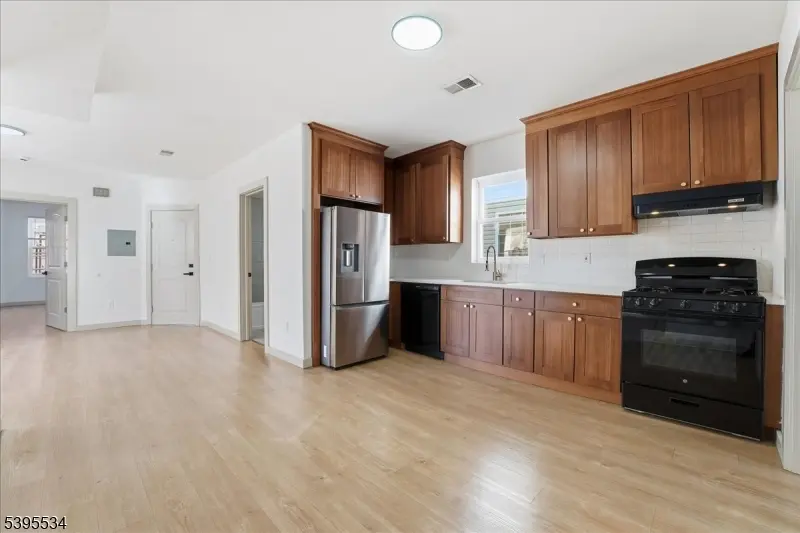 260 S 10Th St #2, Newark City, NJ 07103