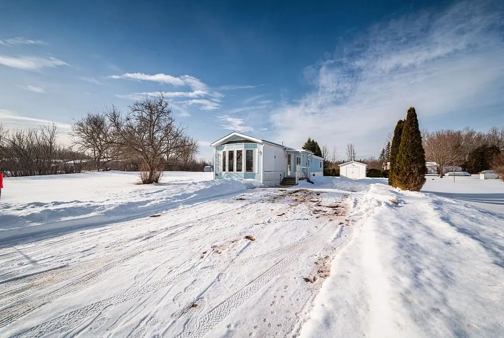 46 Sunset LN, Horton, ON K7V 0A5