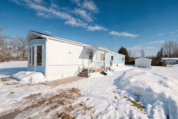 46 Sunset LN, Horton, ON K7V 0A5
