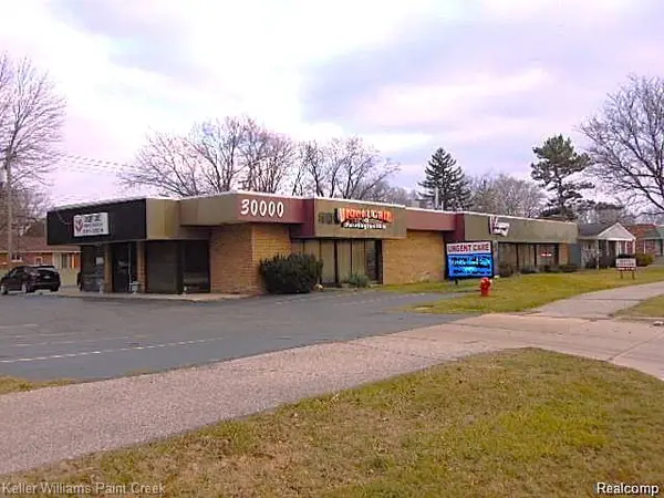 30000 ORCHARD LAKE RD, Farmington Hills, MI 48334