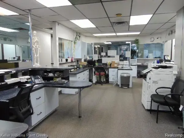 30000 ORCHARD LAKE RD, Farmington Hills, MI 48334