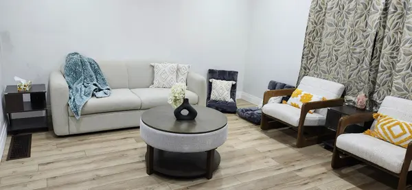 335 Shamrock CT, Oshawa, ON L1J 6X9