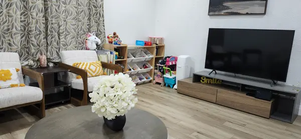 335 Shamrock CT, Oshawa, ON L1J 6X9