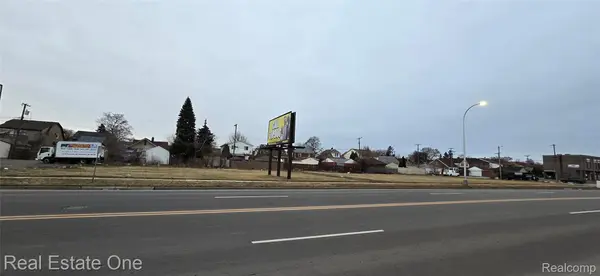 7800 Schaefer RD, Dearborn, MI 48126