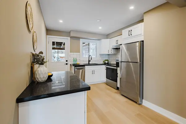 198 Rose ST, Barrie, ON L4M 2T9