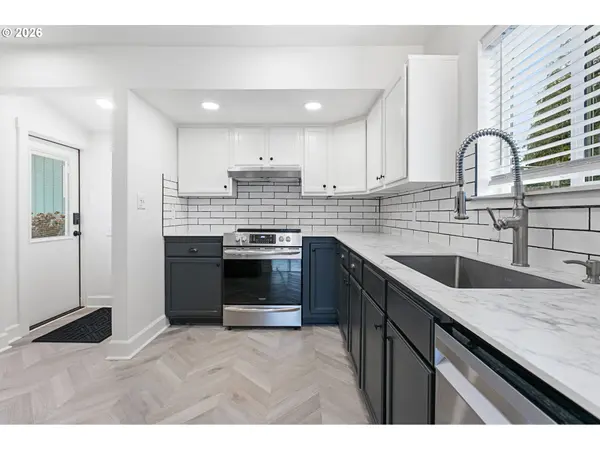 418 DEWEY ST, Oregon City, OR 97045