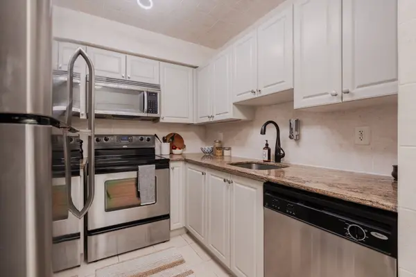 225 Wellesley ST E #406, Toronto C08, ON M4X 1X8